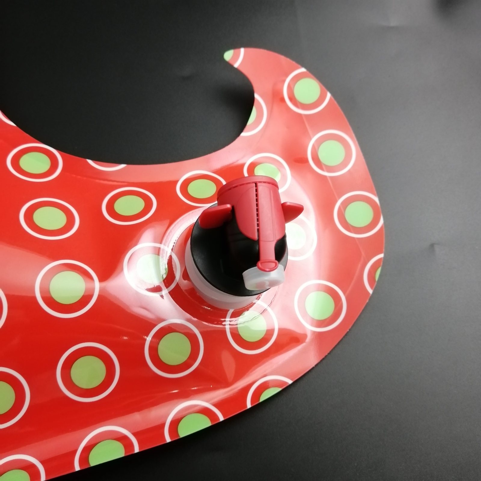 Custom Sock-Shaped Valve Pouch in Food-Grade Aluminum Foil Laminate for Wine, Juice & Liquid Filling